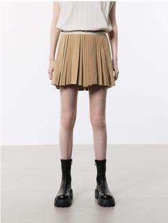 MO&Co. Women's Contrast Waist Pleated Skort This skort with a contrast waistband and pleated design is a versatile and stylish clothing item. Feature a high waist and A-line silhouette to create a flattering and feminine shape, while the elastic waistband adds comfort and flexibility. It can be paired with a blouse and heels for a more formal look, or with a t-shirt for a casual, everyday outfit. Features : - High waist A-line silhouette- Elastic waistband with inner shorts- Pleated design Code: Pleated Short Bottoms For Fall, Fall Pleated Short Bottoms, High Waist Pleated Skirt With Elastic Waistband, Chic Short Bottoms With Accordion Pleats, Spring Short Pleated Skirt With Belt Loops, Short Accordion Pleated Bottoms For Workwear, Workwear Short Pleated Skirt With Belt Loops, Fitted Pleated Skirt With Elastic Waistband For Work, Fitted Beige Bottoms With Accordion Pleats