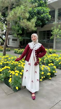 Red Hijab Outfit, Red Dress Hijab, Feminine Hijabi, Outfit Celana, Cute Hijabi Outfits, Lebaran Outfit, Red Hijab, Ootd Dinner