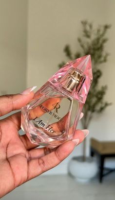 Bvlgari Perfume, Spa Food, Macintosh Apple, Fragrance Finder, Winter Beauty, Beauty Magazine, Brown Girl, Wine And Spirits, Sales And Marketing