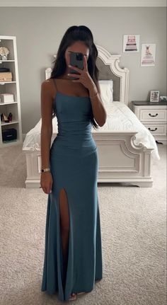 Slim Formal Dresses, Dresses For Grade 8 Graduation, Culmination Dresses, Houseparty Outfits, 8th Grade Graduation Dresses, 8th Grade Prom Dresses, Grade 8 Grad Dresses, Prom Dress Inspo