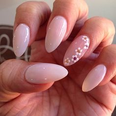 Nail Art For Beginners, Daisy Nails, Neutral Nails, Pretty Acrylic Nails, Floral Nails, Short Acrylic Nails, Nail Arts