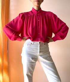 Beautiful 80s shirt, in excellent quality satin-feel polyester, vibrant pink color Made in France, high quality brand "Franck Olivier" Fluid, with pleats in front which give it a nice drape beautiful sleeve shapes Size (size) Medium Check with your measurements. Shirt: - shoulder to shoulder 40 cm / 16" - bust 105 cm + front pleats / 42" - length 63 cm/ 25" Very good condition The model is a Small and measures 1m72 / 5.7' For shipping anywhere in the world the phone number is mandatory Delivery Pink Silk Collared Blouse, Pink Silk Shirt For Spring, Chic Pink Silk Shirt, Sleeve Shapes, 80s Shirts, Deep Pink, Womens Clothing Tops, Made In France, Pink Color