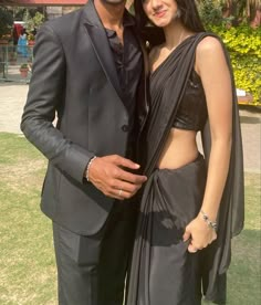 Couple Traditional Outfits Indian Black, Couple Pic With Saree, Black Saare Look For Farewell, Photo Poses For Couples In Traditional Dress, Farewell Pics Ideas, Couple In Saree, Farewell Couple Pictures, Saree Couple Poses, Black Saree For Farewell