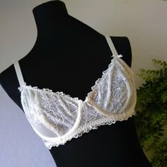 Nothing Is Wrong, It Just Ended Up Being Too Small On Me :) Cream Lace Underwire Bra, Feminine String Bra With Delicate Lace, Cream Lace Bra With Lace Trim, Sheer White Wedding Bra, White Sheer Wedding Bra, White Delicate Wedding Bra, White Feminine Bra With Lace Closure, Cream Underwire Bra With Delicate Lace, Feminine White Bra With Lace Closure