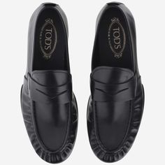 100% calfskin | Tod's Men's Soft Leather Loafer in Black | FW23/24 Timeless Wardrobe Staples, Italian Luxury, Working Together, Luxury Retail, Leather Loafers, Luxury Shoes, Luxury Boutique, Loafer Shoes, Boat Shoes