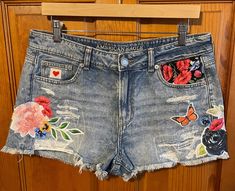 American Eagle upcycled denim shorts with handmade patchwork including Monarch butterflies and flower arrangements. This is a one of a kind pair!  There is one pair of shorts available in the below size, but this design is available for made to order requests. We just ask that you send us your shorts! Place the order and we will reach out to provide our shipping address and any additional details needed.  Measurements: Waist: 34" Rise: 11" Hip: 42" Thigh: 24" Denim Shorts With Patches, Shorts With Patches, Vintage Upcycle, Upcycled Jeans, Reworked Denim, Floral Patchwork, Upcycle Jeans, Handmade Brand, American Eagle Shorts