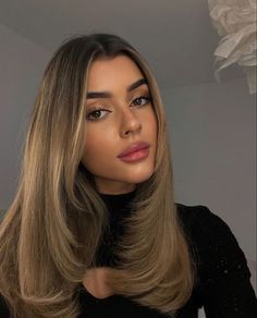 Blonde Hair Morenas, Blonde 2023, Straight Hair Cuts, Honey Blonde Hair, Balayage Hair Blonde, Haircuts For Medium Hair