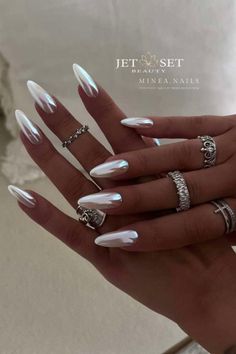 White is a stunning color that complements any situation. Adding some chrome can enhance their beauty even more. I can assure you that choosing these white chrome fall almond nails for your next look will not disappoint you.//photocredit:@minea.nails Chrome Nails Charms, Chrome Nail Colors, Fall Almond Nails, White Chrome Nails, Chrome Nails Designs, La Nails, White Chrome, Almond Nails Designs, Beautiful Nail Designs