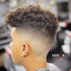 Cabelo Ondulado Masculino. Cabelo Cacheado Masculino, Cortes de Cabelo Masculino pra 2018. Macho Moda - Blog de Moda Masculina: Cortes de Cabelo Masculino Ondulado ou Cacheado para 2018 New Men Hairstyles, Mid Skin Fade, Mid Fade Haircut, High Skin Fade, Natural Curly Hair Cuts, Mid Fade