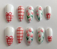 red x bows x flowers #nails #ideas #tulips #bows #aesthetic #aestheticnails Tulips On Nails, Vintage Americana Nails, Red Gingham Nails, Fluttershy Nails, Press On Nails Design Ideas, Flannel Nail Art, Cute August Nails, Red And Pink Nails Ideas, Nails Ladybug