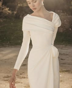 Asymmetrical Wedding Dress, Summer Frocks, Civil Wedding Dresses, Elegant Dresses Classy, Online Wedding Dress, Glam Dresses, Wedding Dress Long Sleeve, Mode Inspiration, Classy Dress