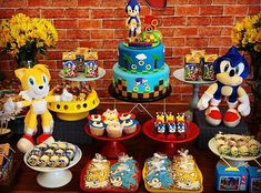 sonic the hedgehog birthday party with cupcakes and cake