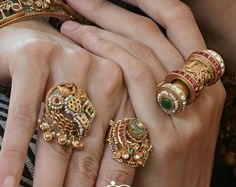 Temple Rings Jewelry, Wedding Rings Indian, Kundan Gold Jewellery, Kundan Ring, Rajputi Jewellery, Indian Rings, Antique Necklaces Design, Indian Bridal Jewelry Sets