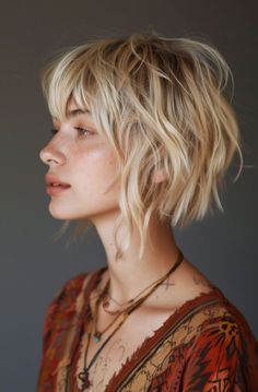 Short Shaggy Hairstyle Women, Funky Haircuts, Kort Bob, Bob Pixie Cut, Hair Ideas Short, Messy Short Hair, Shoulder Length Hair Cuts, Peinados Fáciles Para Cabello Corto, Cornrow Hairstyles