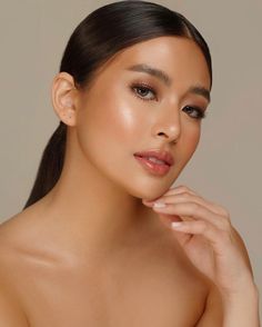 Graduation Makeup Ideas Simple, Filipina Makeup, Graduation Look Makeup, Tan Skin Makeup, Gabbi Garcia, Light Makeup Looks, Classy Makeup, Makeup Pictorial, Glam Wedding Makeup