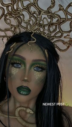 Snake Make Up Eyes, Medusa Face Makeup, Elf Queen Makeup, Snake Eyes Makeup, Halloween Makeup Work, Halloween Makeup Medusa, Medusa Makeup Look