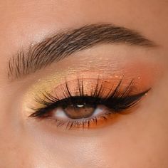 Can You Beelieve Eyeshadow Kit | ColourPop Wallpaper Makeup, Makeup Wallpaper, Make Up Designs, Aesthetic Products, Collection Aesthetic, Organization Makeup, Mekap Mata, Orange Eyeshadow, Tutorials Makeup