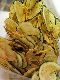 the zucchini chips are ready to be eaten