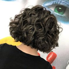 22 Curly Bobs For Older Women To Help You Age Like Fine Wine Curly Short Bobs, Curly Bobs For Older Women, Bob Riccio, Short Layered Curly Hair, Curly Bobs, Grey Hair Over 50, Short Hair Waves