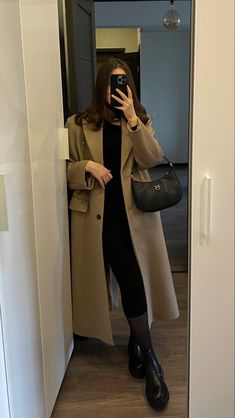 Fall Wool Coat Outfit, Black Knee Length Coat Outfit, Beige Coat Winter Outfit, Winter Outfits Beige Coat, Beige Winter Coat Outfit, Camel Overcoat Outfit Women, Winter Theatre Outfit, Winter Coat Outfits Classy, Bodycon Dress With Coat