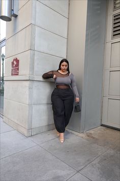 Plus Size Birthday Outfit, Poses Plus Size, Summer Bar Outfits, Chubby Baddie, Bestie Hangout, Plus Size Going Out Outfits, Curvy Outfit Ideas, Denise Mercedes, Cool Street Style