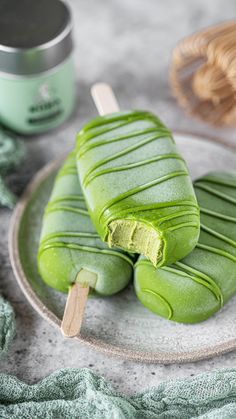 a plate that has some kind of green ice cream on it