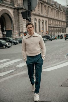 Gentleman Style Casual Simple, Mens Turtleneck Outfits, Turtleneck Outfit Men, Paris Mens Fashion, Fall Outfits Men, Men Stylish Dress, Guys Clothing Styles, Paris Outfits