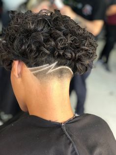 Taper Haircut Curly Hair, Low Fade Curly Hair, Taper Haircut, Haircut Designs For Men, Haircut Curly Hair