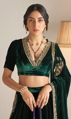 Green Velvet Lehenga, Wedding Dresses Styles, Emerald Green Fabric, Lengha Blouse Designs, Latest Model Blouse Designs