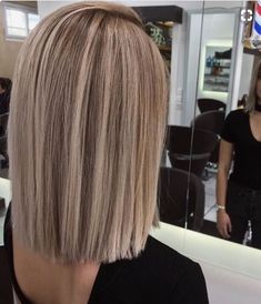 Bob Style Haircuts, Medium Length Hair Straight, Medium Length Wavy Hair, Straight Hairstyles Medium, Haircuts For Medium Length Hair, Short Hair Trends, Shoulder Length Hair Cuts, Penteado Cabelo Curto, Brown Blonde Hair