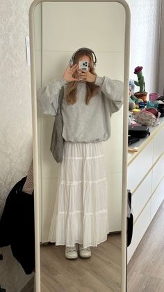 White Skirt Outfit Ideas Winter, Fall 24 Trends, Preppy Outfits Mid Size, Feminine Baggy Outfit, Skirt Ootd Ideas, Mid Size Capsule Wardrobe, Cute Maxi Skirt Outfits, Denmark Outfits Copenhagen Street Style, White Maxi Skirt Outfit Fall