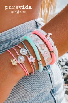 Bracelets String, Dressy Summer Outfits, Bracelets Bead, Soldered Pendants, Cute Friendship Bracelets, Preppy Bracelets, Summer Beach Jewelry, Bracelets Charm, American Girl Doll Crafts