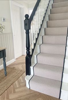 the stairs in this house are painted white and have black trimmings on them