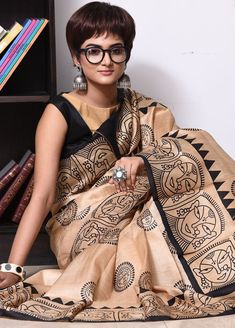 Madhubani Saree, Saree Painting Designs, Simple Saree Designs, Saree Painting, Saree Draping Styles, Sari Design, Kurta Patterns, Face Style, Hand Painted Dress