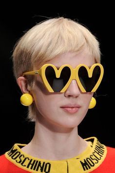 Style Steampunk, Party Sunglasses, نظارات شمسية, Ray Ban Outlet, Uv Sunglasses, Heart Sunglasses, Cooler Look, Milan Fashion Weeks, Jeremy Scott