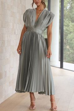 Pleated Dress Casual, Neck Bodycon Dress, Vestidos Vintage, Weave Style, Pleated Fabric, Pleated Midi Dress, Everyday Dresses, Aaliyah, Long Gown