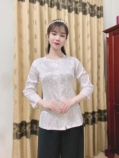 Hello , thanks for visiting my shop Brand New High Quality Vietnamese Ao Dai. Color :White Ao Dai for women 40-77 kgs *These are Asian size <>US Petite size .Please order 1,2 size bigger to your normal size  Full size XS/ S/ M/ L/ XL/ 2XL/ 3XL. S: burst 33in - waist 26in -length 55 in M: burst 35in -waist 28in -length 55 in L: burst 37in -waist 30in -length 55 in XL: burst 39in -waist 32in -length 55 in XXL: burst 41in -waist 34in -length 55 in Please refer the size chart to select your size. If Traditional White Ao Dai For Formal Occasions, Traditional White Cheongsam For Wedding, White Ao Dai For Festive Occasions, Traditional White Cheongsam With Stand Collar, Traditional White Ao Dai For Wedding, Traditional White Fitted Cheongsam, White Cheongsam With Stand Collar For Wedding, Traditional White Ao Dai For Festive Occasions, Traditional Fitted White Ao Dai