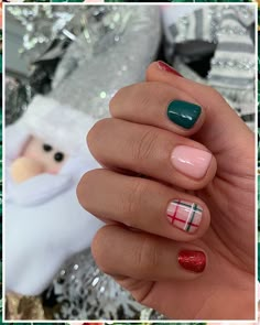 Christmas Nails Short - Understand how smart consumers are really facing without drowning in all the products available. Click and find out NOW! Christmas Nails Blue, Christmas Nails Short, Nails Blue, Festive Look