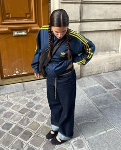 Sporty Jacket Outfit, Adidas Track Jacket Outfit, Adidas Outfit Ideas, Outfit Ideas Adidas, Adidas Aesthetic, Aesthetic Adidas