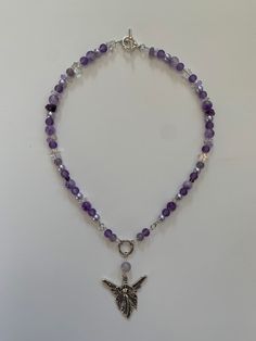 Made with amethyst, glass beads and silver components This necklace is great for layering especially with a choker! Purple Handmade Necklace, Crystal Bead Necklace Ideas, Purple Necklace Beads, Purple Necklace Aesthetic, Necklace Ideas Handmade, Purple Necklace Set, Pretty Beaded Jewelry, Purple Beaded Jewelry, Necklace Png