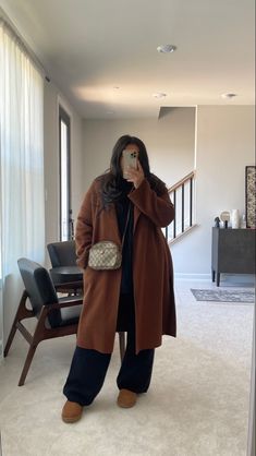 Vintage Gucci bag, winter outfit, matching set, uggs Winter Outfits Xl Size, Womens Plus Size Winter Outfits, Autumn Outfit Inspo Midsize, Winter Outfit Curvy Girl, Winter Chubby Girl Outfits, Japan Outfit Winter Plus Size, Curvy Elegant Outfit Winter, Autumn Style Plus Size, Thanksgiving Outfit 2023 Plus Size