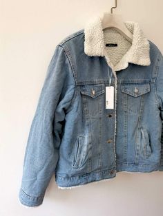 Denim Sherpa Jacket, Jaket Denim, Fleece Denim Jacket, Spiritual Fashion, Sherpa Denim Jacket, Jacket Outfit Women, Denim Jacket Outfit, Jeans Diy