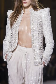 Stand Collar Jackets, Fashion Week 2018, Cocktail Jacket, Paris Mode, White Outfit, Haute Couture Fashion, 1950s Fashion, Fall 2018, Creative Fashion