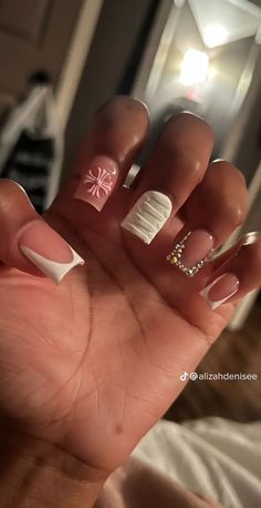 Short Set Acrylic Nails Black Women, Short Nail 3d Flower, Nails Acrylic Short Charms, Birthday Nails Sagittarius Short, Cute Short Set Acrylic Nails, Beginner Nail Set Ideas, 2 Pretty 4 Lame, Cute Short Acrylic Nails For Birthday, Kaws Tattoo Ideas For Women