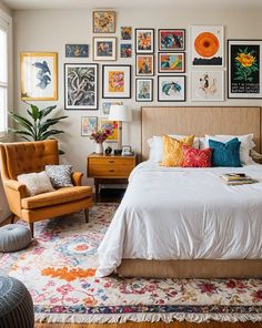 Home Decor: #homedecor, #interiordesign, #homedesign, #decor inspiration Eclectic Bedroom White Walls, Modern Colorful Bedroom, Artsy Apartment, Interiors 2024, Eclectic Bedrooms, Boho Bedroom Wall Decor, Wall Galleries, White Bedrooms, Colorful Bedroom