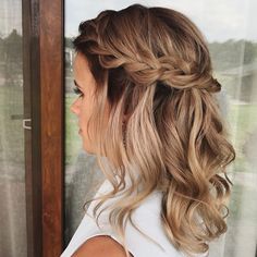 Side Braid Wedding, Maternity Hair, Pregnancy Hairstyles, Half Up Half Down Short Hair, Partial Updo, Medium Hair Braids, Wedding Color Palettes, Hair Style Korea, Half Up Half Down Hairstyles