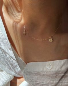 "✿Sold individually  ✿ Material: 14K US Gold-Filled *ONE-SIDED* Shell and Starfish and 14K US Gold-Filled Chain  ✿ Size: Approx. length 15 inches (38cm) with with an additional 1 inch (2.5cm) adjustor ✿ Tarnish resistant, hypoallergenic, safe for sensitive skin ✿ G I F T  If you want to package in a ready-to-gift kraft jewelry box (FREE) and add a gift note, just \"mark as gift\" and leave a gift note in the message box at checkout. ✿ S H I P P I N G All pieces listed in my shop will be ship wit Gold Starfish Clavicle Chain Necklace, Yellow Gold Starfish Charm Jewelry For Beach, Dainty Gold Starfish Necklace, Gold Starfish Charm Necklace, 14k Gold Starfish-shaped Jewelry, 14k Gold Starfish Charm Jewelry For Gifts, 14k Gold Jewelry With Starfish Charm For Gift, Gold Starfish Necklace With Lobster Clasp, Dainty Gold Starfish Jewelry