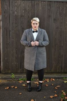 Experiment with a longer coat. | 19 Ways To Rock Androgynous Style Like No Other Menswear Inspired Outfit, Menswear For Women, Look Plus Size, Queer Fashion, Gender Fluid, Technology Fashion, Non Binary