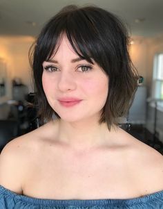 Short Messy Bob with Curtain Bangs Short Hair With Curtain Bangs, Plus Size Hairstyles, Trendy We Fryzurach, Hair With Curtain Bangs, Bangs Bob, Round Face Haircuts