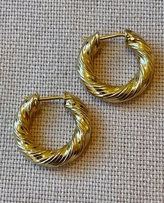 What a delicious pair of ear hoops are these! Not only because of the good weight and because these are made in 18 karat gold... The design reminds me of a croissant 🥐These are certainly made and fun hoops and will be so easy to combine with other jewellery even with antique jewellery.  In my opinion everyone can a ear hoops. Plain or textured, it doesn't matter as long as they're gold. Hoops match every outfit and age. This pair of hoops have a diagonal twisted rope motif, a classic design. Pr Twisted Gold Plated Yellow Gold Hoop Earrings, Twisted Yellow Gold Hoop Earrings, Tarnish Resistant, Crossover Ring, Diamond Star, Doesn't Matter, Gold Hoops, Earrings Photo, Antique Jewellery, Jewelry Earrings Hoops